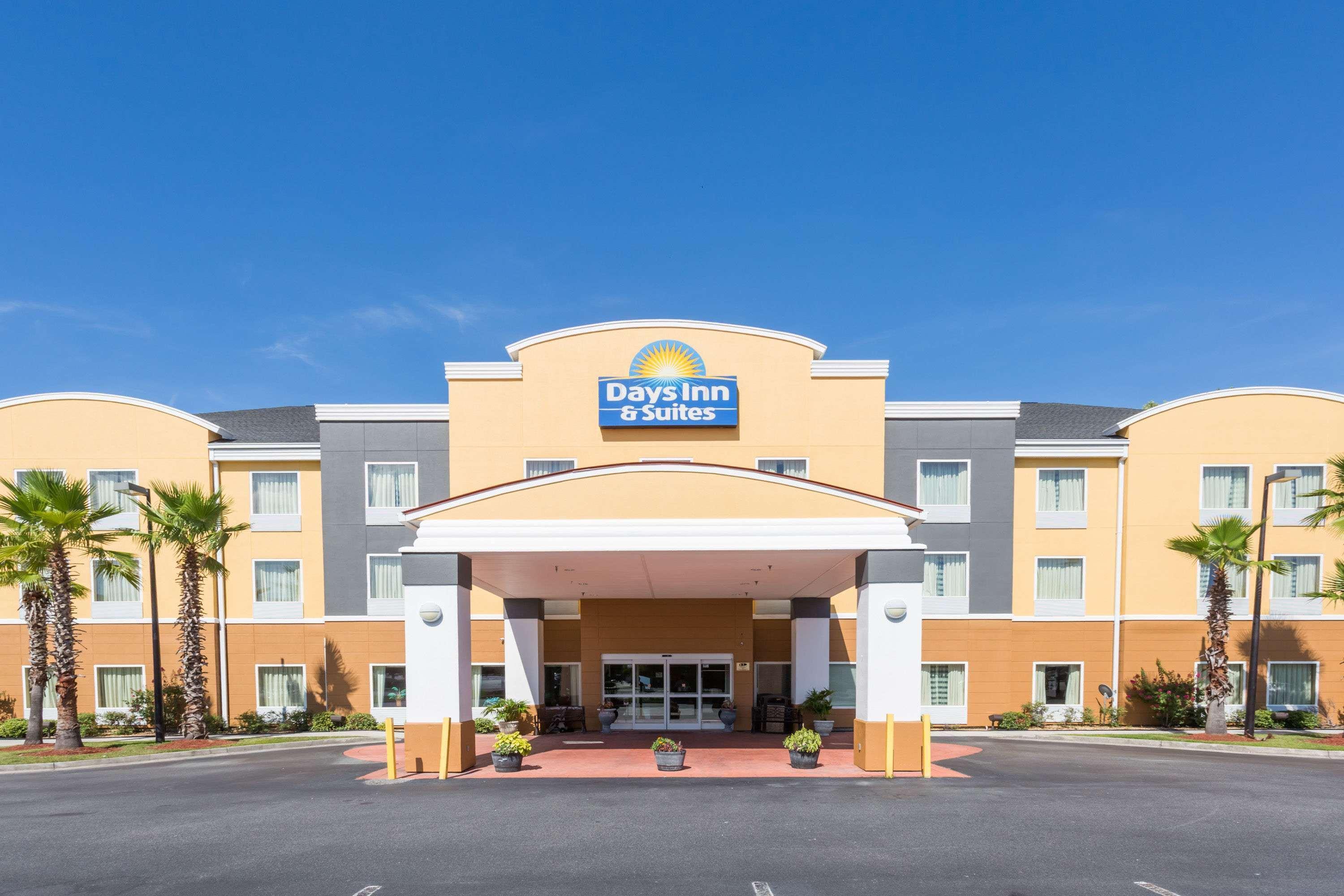 Days Inn & Suites By Wyndham Savannah North I-95 Port Wentworth Exterior foto