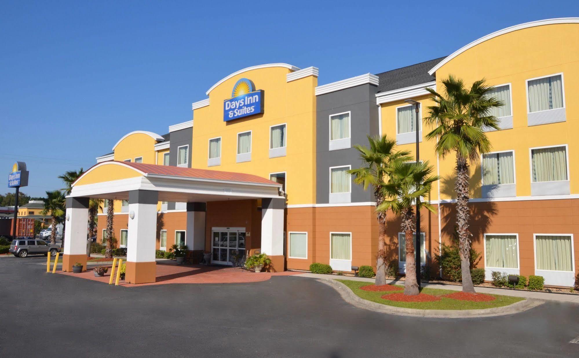 Days Inn & Suites By Wyndham Savannah North I-95 Port Wentworth Exterior foto